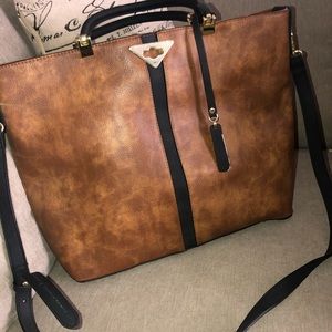 Large tote purse with shoulder strap